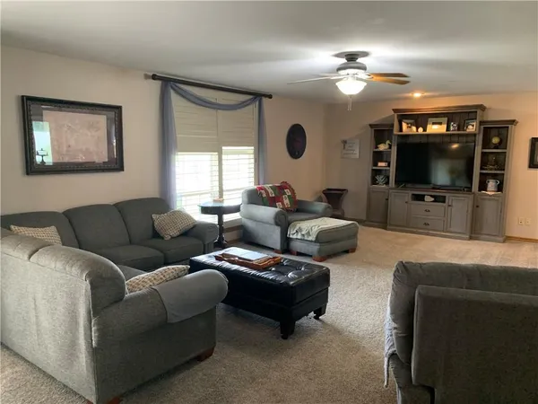 $249,000 | 517 South Brooklyn Court, Frontenac, KS 66763