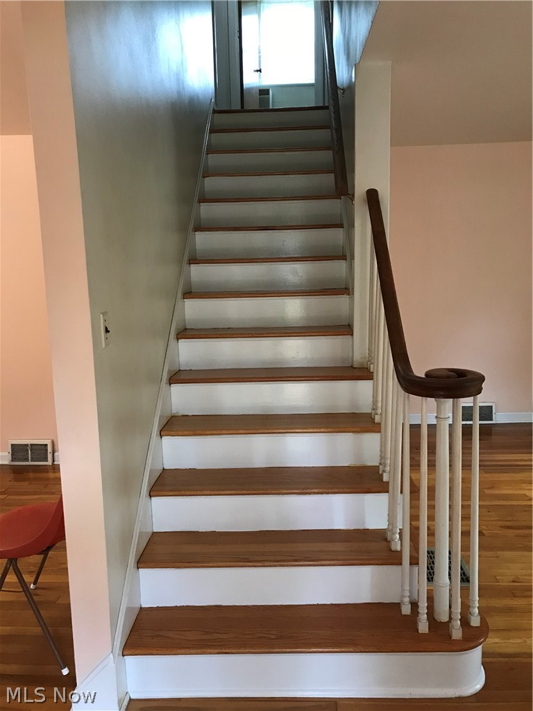 811 Old Forge Road Kent, OH 44240 - Photo 12 of 34 Steps to 2nd floor