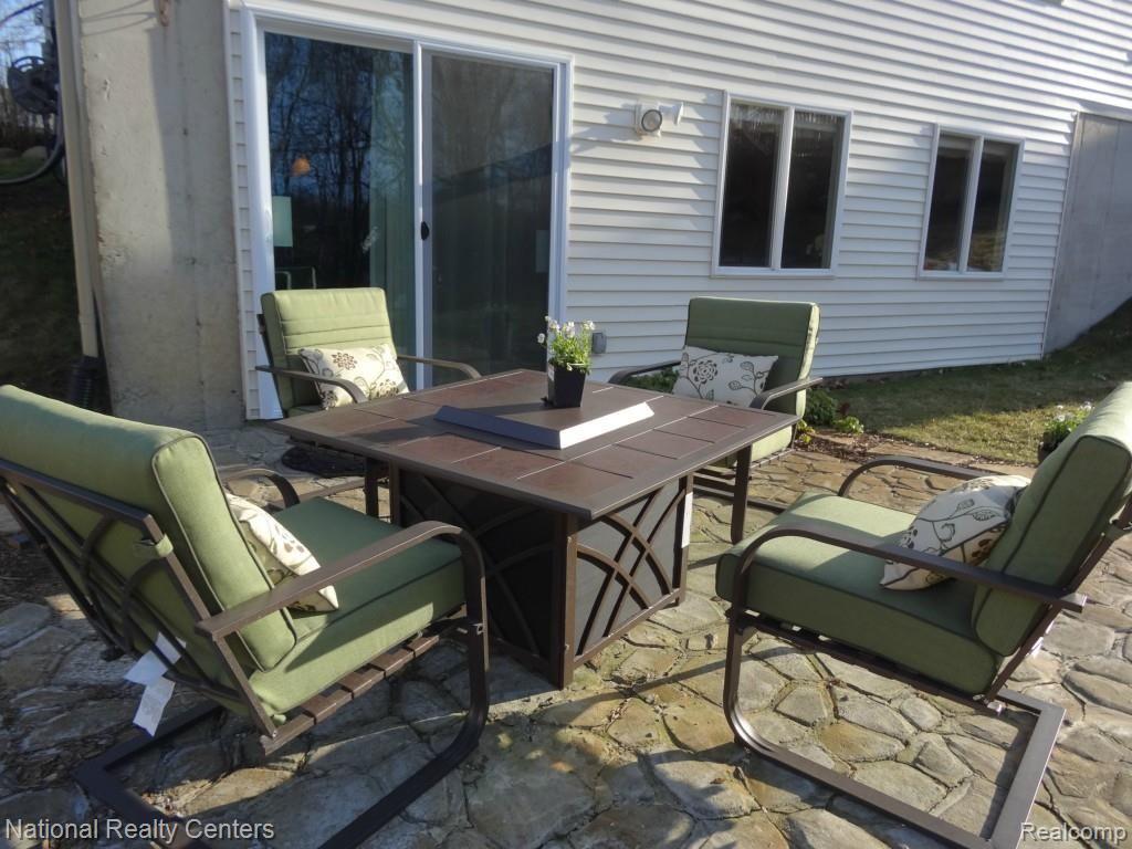 4335 North Ridge Drive Pinckney, MI 48169 - Photo 9 of 42 Stone Patio