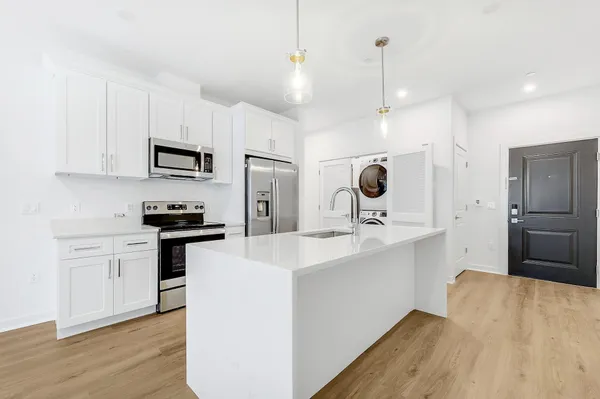 $3,150 | 74 Clarendon Place, Unit 202, Hackensack, NJ 07601