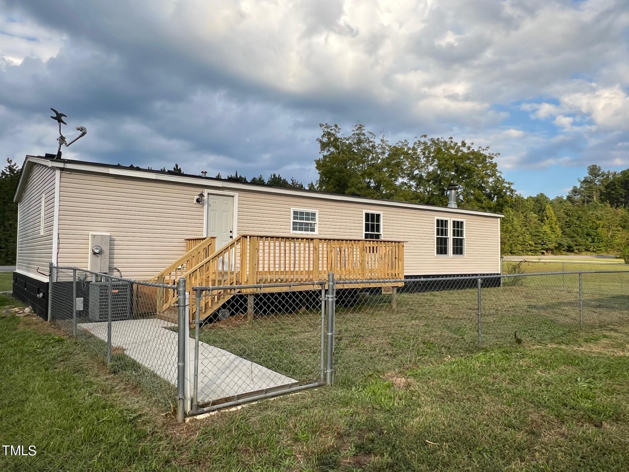 805 Morgan Road Henderson, NC 27537 - Photo 2 of 24 IMG_9826