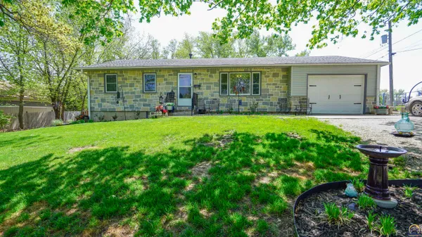 $249,500 | 737 West 6th Street, Holton, KS 66436