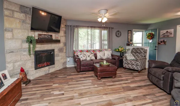 $249,500 | 737 West 6th Street, Holton, KS 66436