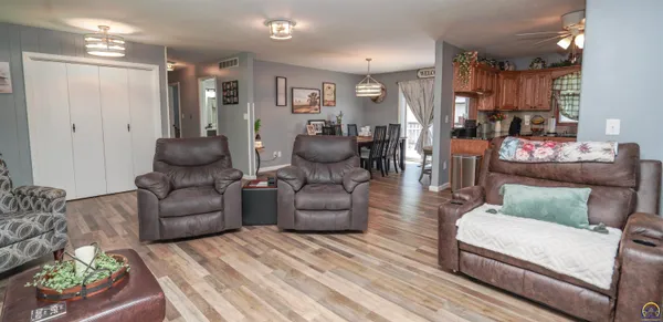 $249,500 | 737 West 6th Street, Holton, KS 66436