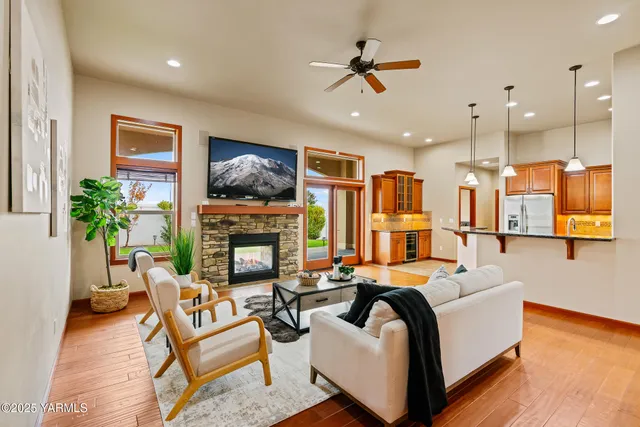 $749,999 | 2007 South 87th Avenue, Yakima, WA 98903