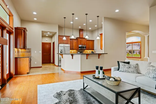 $749,999 | 2007 South 87th Avenue, Yakima, WA 98903