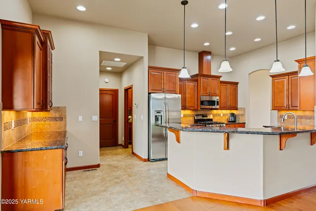 $749,999 | 2007 South 87th Avenue, Yakima, WA 98903