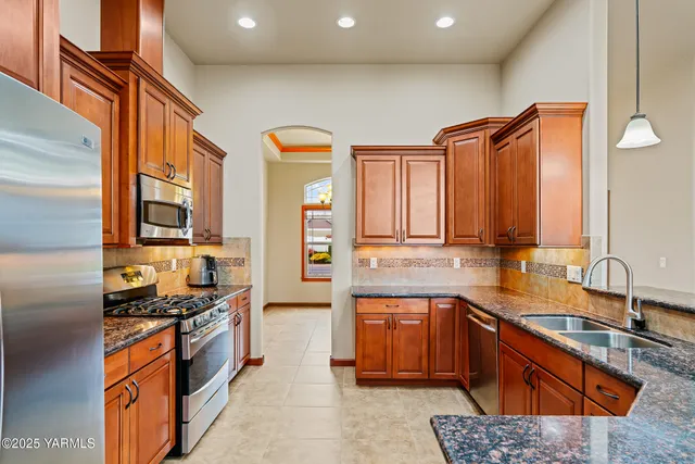 $749,999 | 2007 South 87th Avenue, Yakima, WA 98903