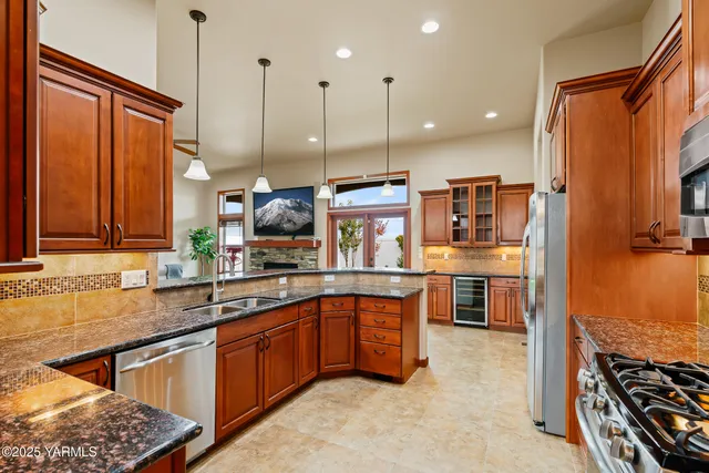 $749,999 | 2007 South 87th Avenue, Yakima, WA 98903