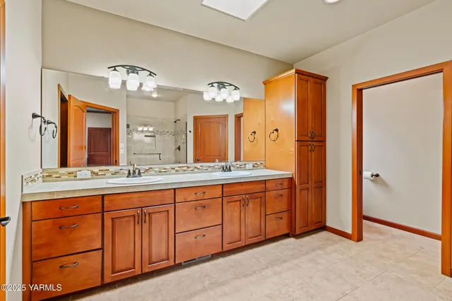 $749,999 | 2007 South 87th Avenue, Yakima, WA 98903