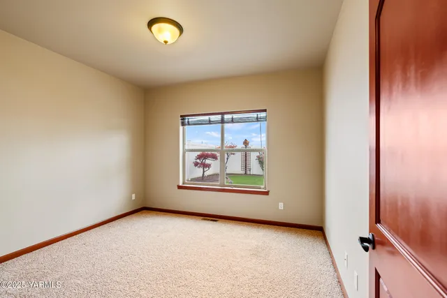 $749,999 | 2007 South 87th Avenue, Yakima, WA 98903