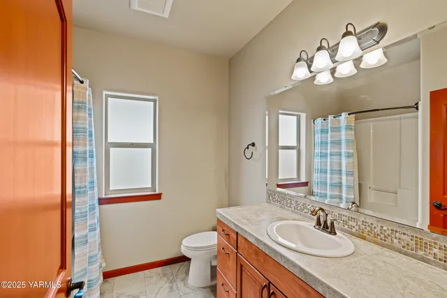 $749,999 | 2007 South 87th Avenue, Yakima, WA 98903