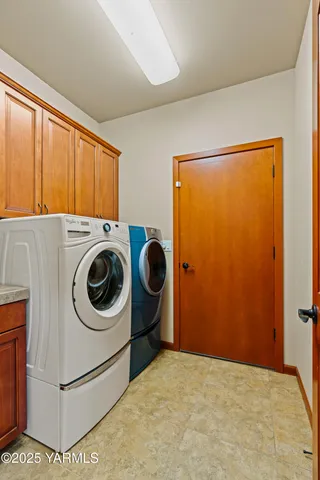 $749,999 | 2007 South 87th Avenue, Yakima, WA 98903