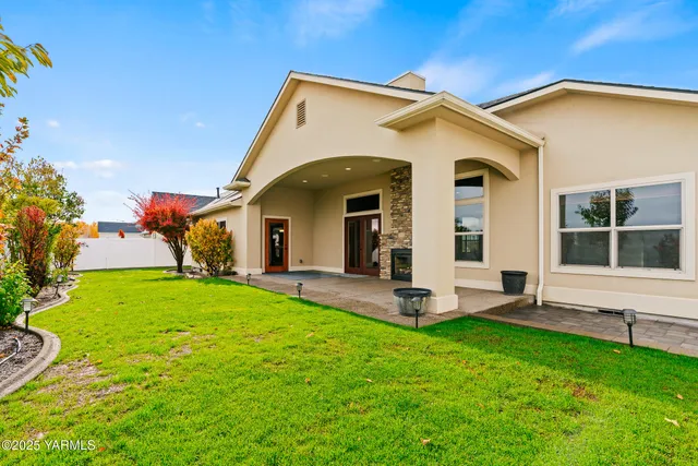 $749,999 | 2007 South 87th Avenue, Yakima, WA 98903