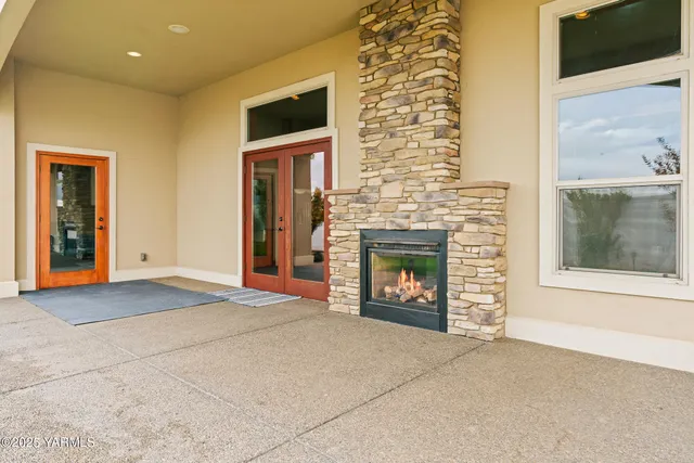 $749,999 | 2007 South 87th Avenue, Yakima, WA 98903