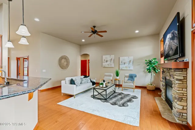 $749,999 | 2007 South 87th Avenue, Yakima, WA 98903