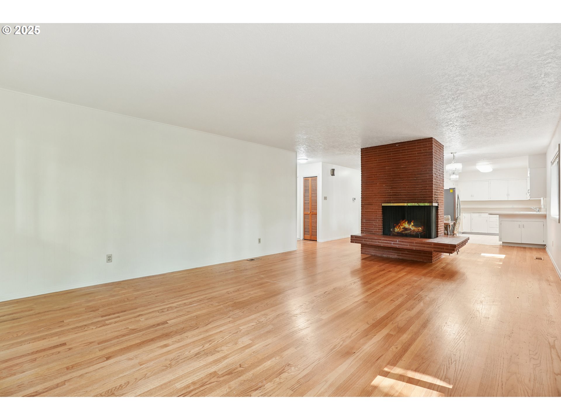 3270 Southwest Fairmount Boulevard Portland, OR 97239 - Photo 11 of 48 a view of empty room with wooden floor