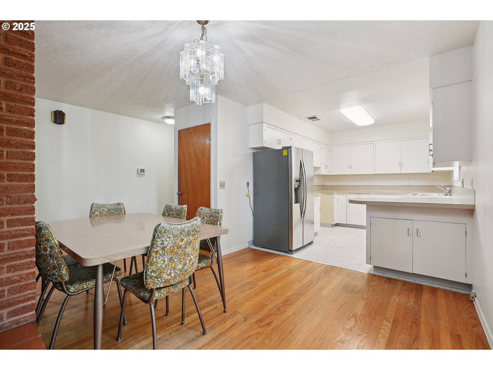 3270 Southwest Fairmount Boulevard Portland, OR 97239 - Photo 14 of 48 a view of a kitchen and dining room