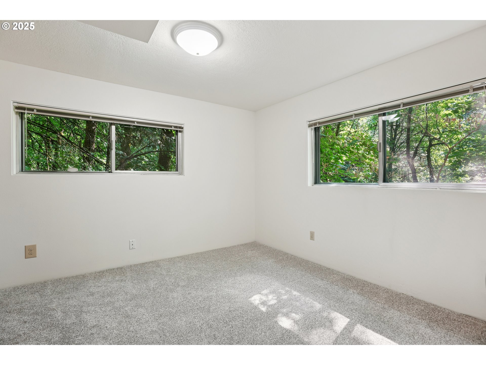 3270 Southwest Fairmount Boulevard Portland, OR 97239 - Photo 28 of 48 an empty room with a window