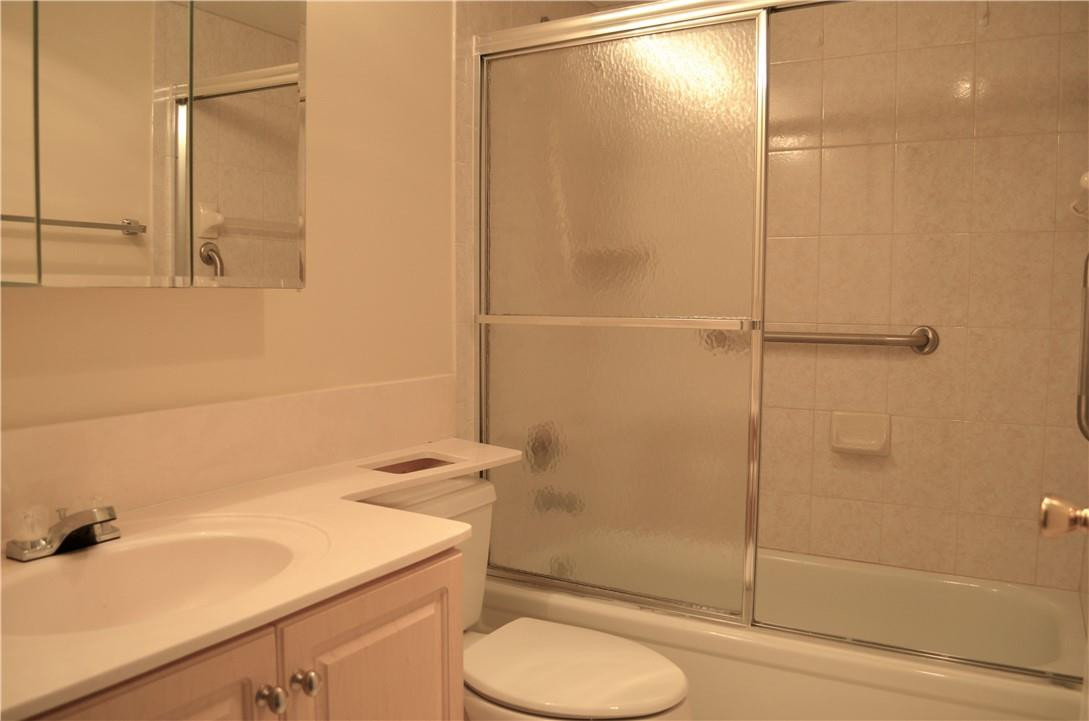2006 Guildford East, Unit 2006 Boca Raton, FL 33434 - Photo 16 of 26 Primary bathroom