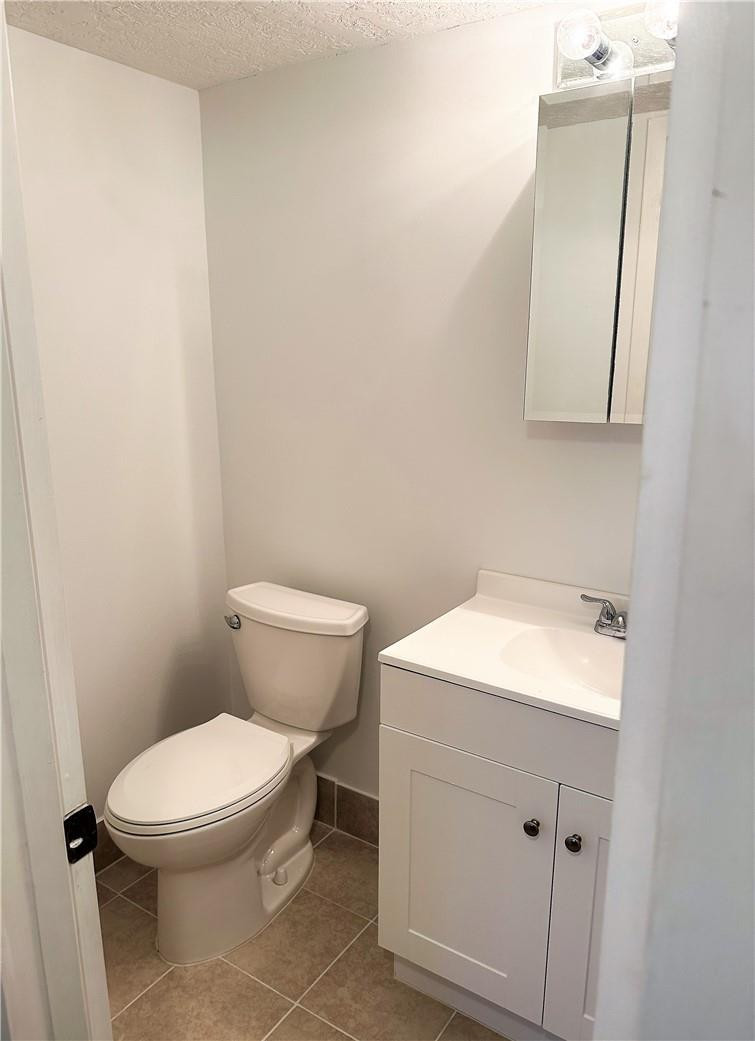 2006 Guildford East, Unit 2006 Boca Raton, FL 33434 - Photo 20 of 26 Second bathroom - newly renovated