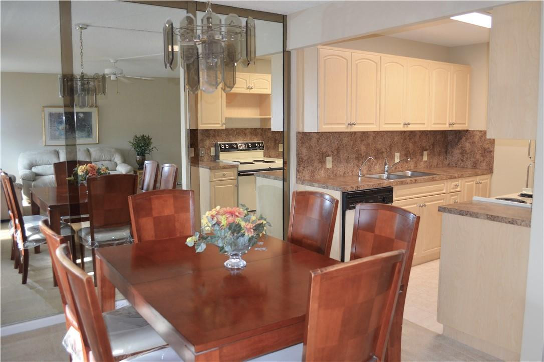 2006 Guildford East, Unit 2006 Boca Raton, FL 33434 - Photo 2 of 26 Dining / breakfast area