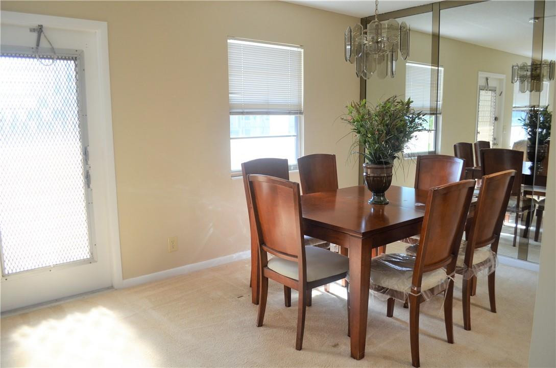 2006 Guildford East, Unit 2006 Boca Raton, FL 33434 - Photo 4 of 26 Dining / breakfast area