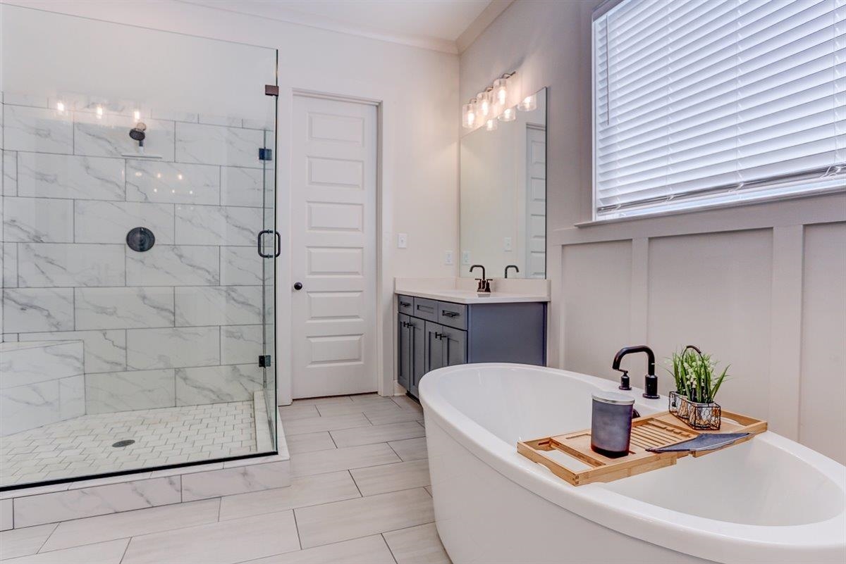 5566 Gerber Road Arlington, TN 38002 - Photo 23 of 33 a bathroom with a bathtub and shower