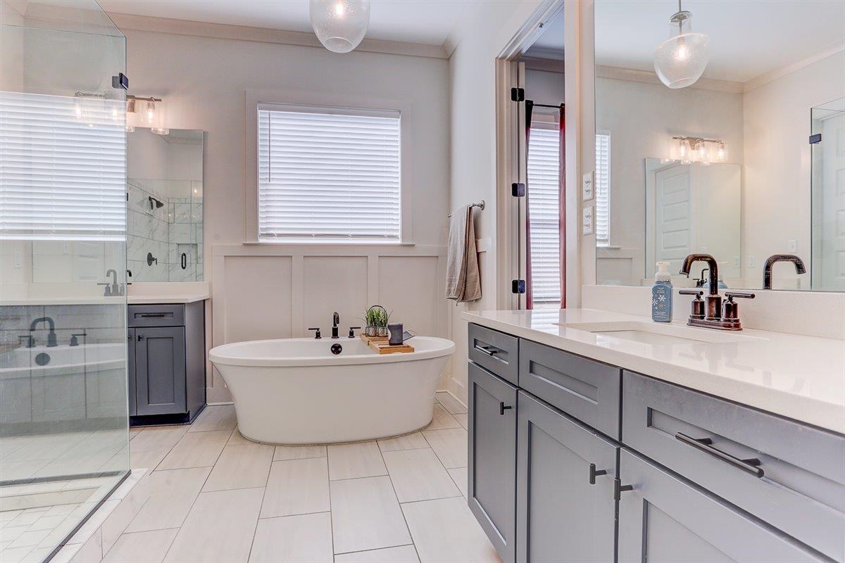 5566 Gerber Road Arlington, TN 38002 - Photo 24 of 33 a bathroom with a tub sink and mirror
