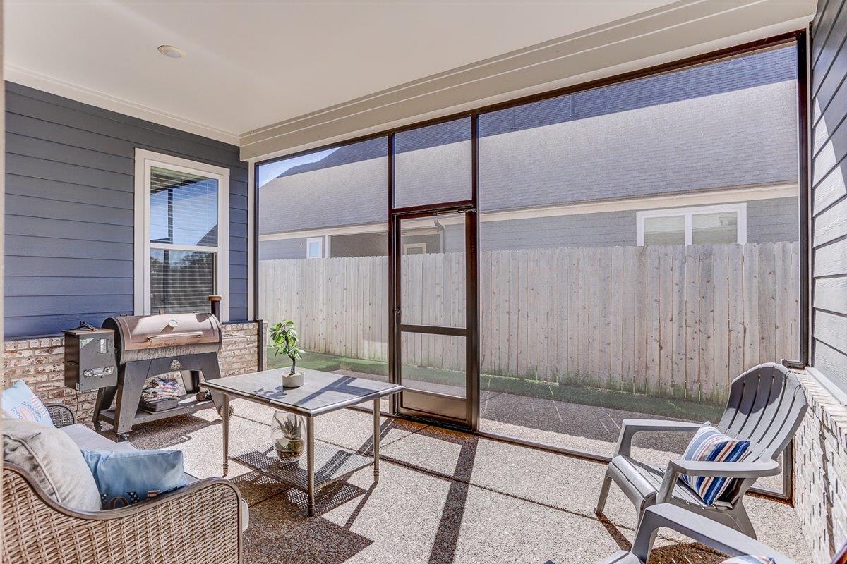 5566 Gerber Road Arlington, TN 38002 - Photo 28 of 33 a living room with furniture and a window