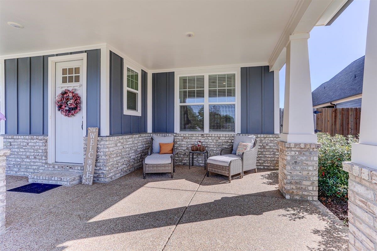 5566 Gerber Road Arlington, TN 38002 - Photo 5 of 33 a living room with furniture and window