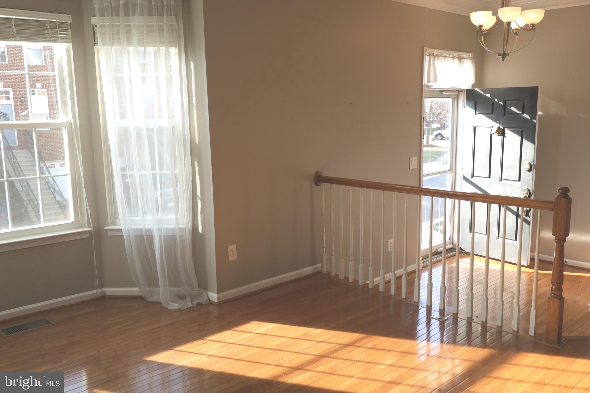 21543 Trowbridge Square Ashburn, VA 20147 - Photo 5 of 60 Gathering Room/Dining