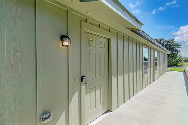 $2,500 | 2310 Dalworth Street, Grand Prairie, TX 75050