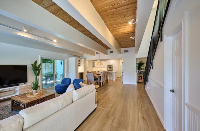 $15,500 | 100 Neptune Drive, Hypoluxo, FL 33462