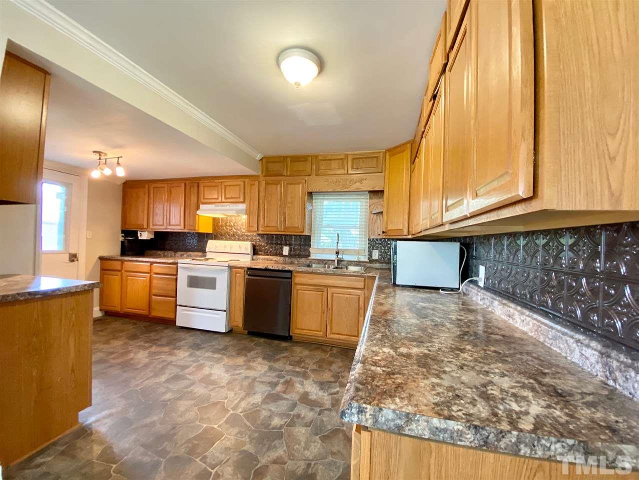 412 South Carrie Street Coats, NC 27521 - Photo 6 of 19