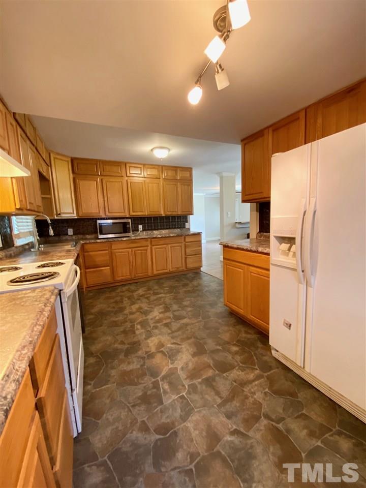 412 South Carrie Street Coats, NC 27521 - Photo 7 of 19