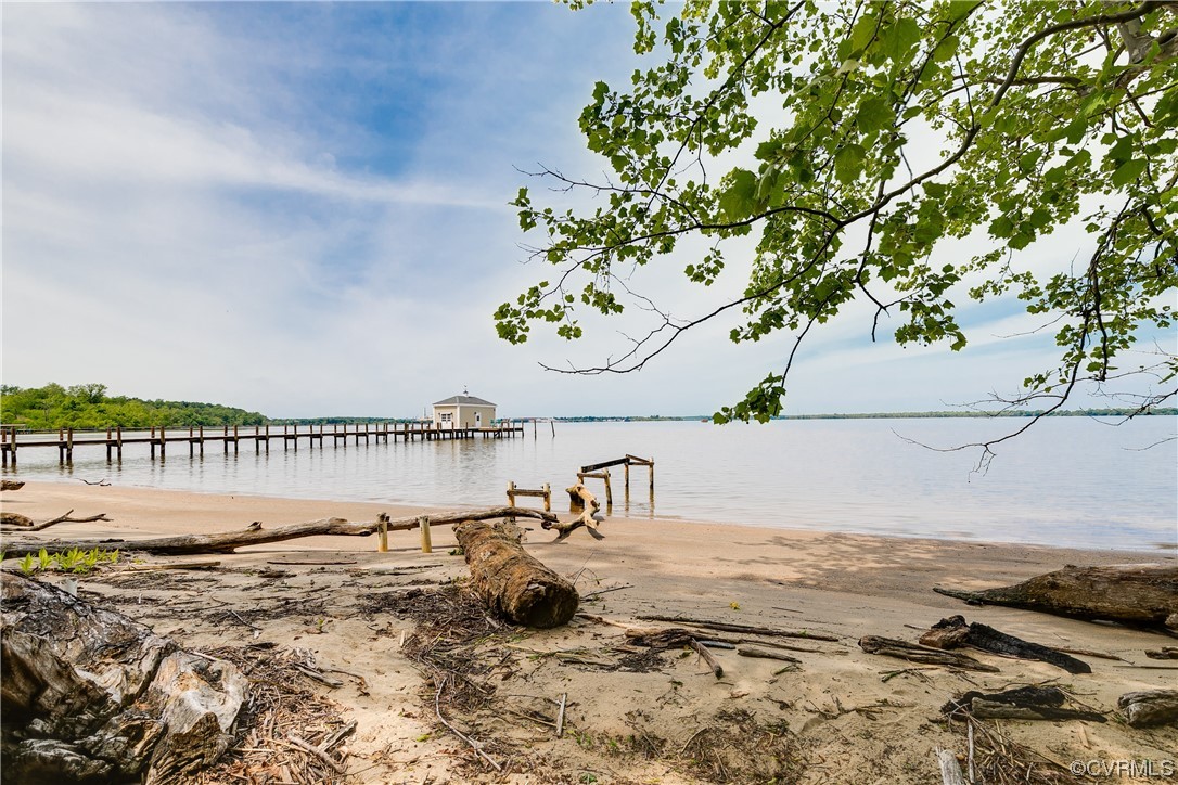 900 Jordan Point Road Hopewell, VA 23860 - Photo 2 of 41 a view of a terrace