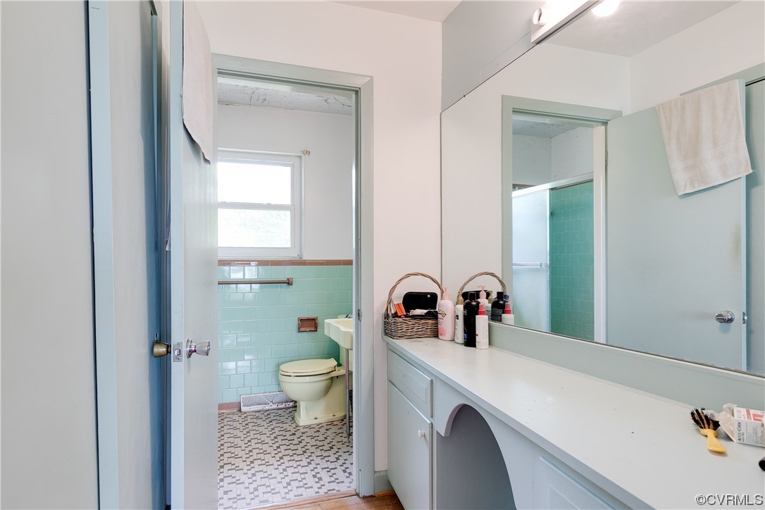 900 Jordan Point Road Hopewell, VA 23860 - Photo 24 of 41 a bathroom with a sink a toilet and a mirror