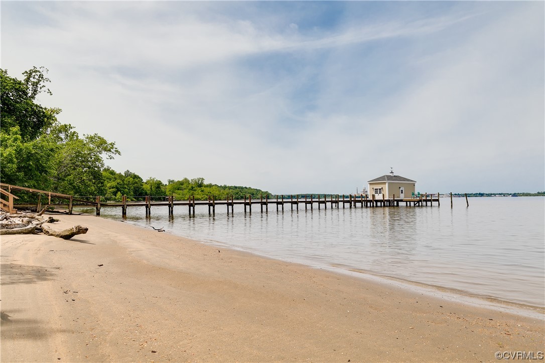 900 Jordan Point Road Hopewell, VA 23860 - Photo 4 of 41 a view of ocean