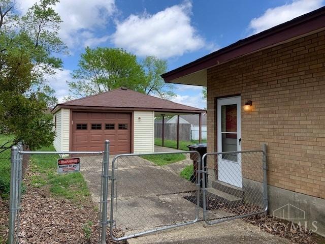 3388 Alexis Road Cincinnati, OH 45239 - Photo 2 of 28