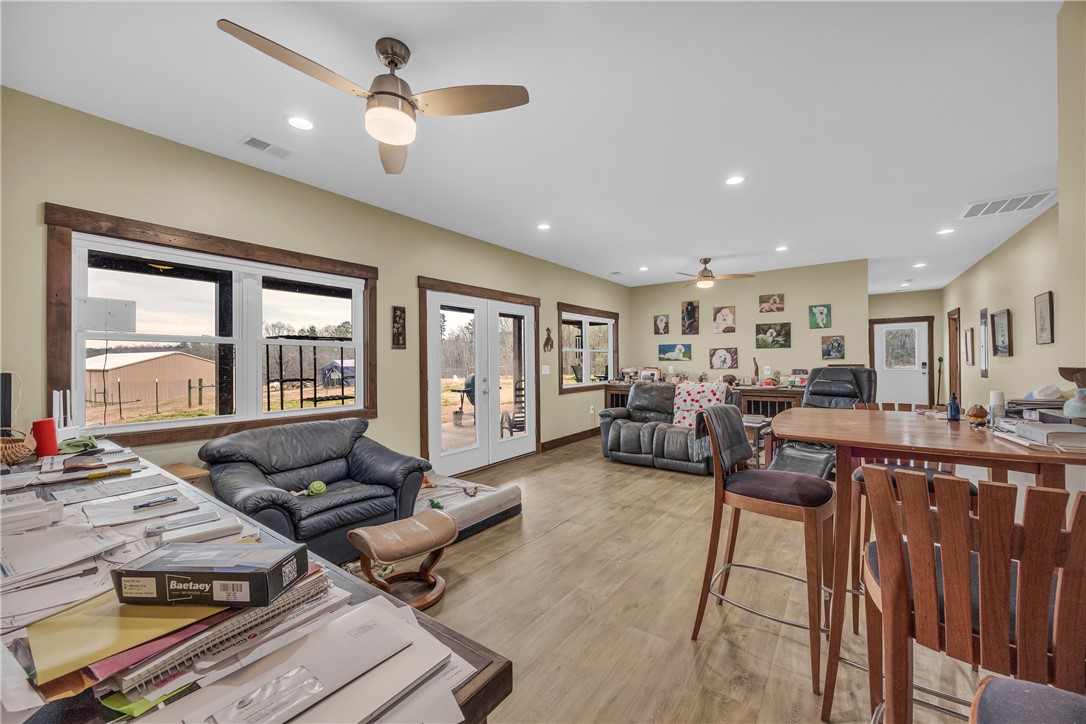 665 Oconee Creek Road Walhalla, SC 29691 - Photo 23 of 50 Great Room with built in custom kennels on each end