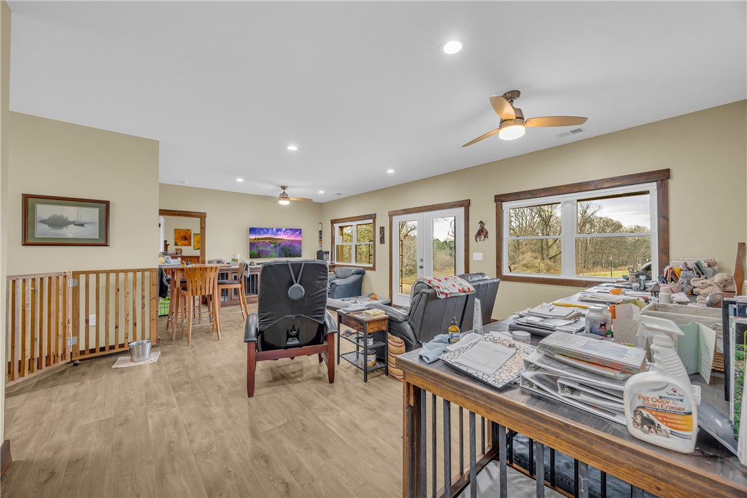 665 Oconee Creek Road Walhalla, SC 29691 - Photo 25 of 48 Great Room with built in custom kennels on each end