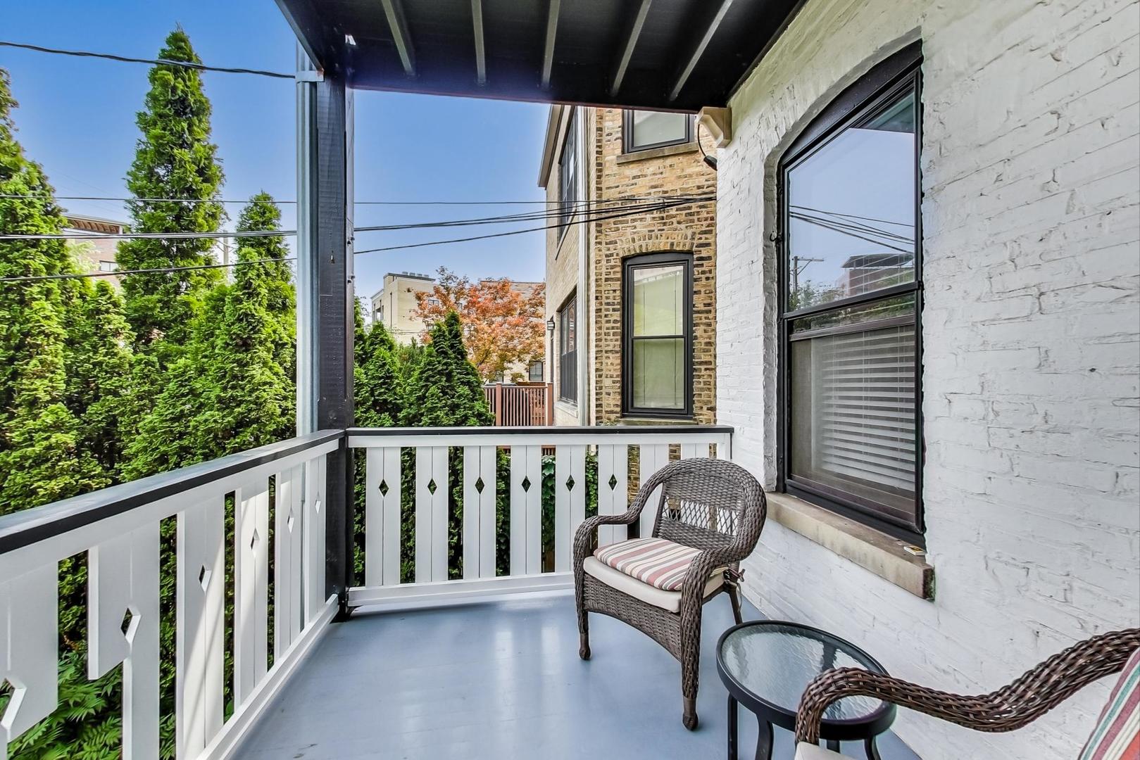 1934 West Grace Street Chicago, IL 60613 - Photo 24 of 34 a balcony with table and chairs