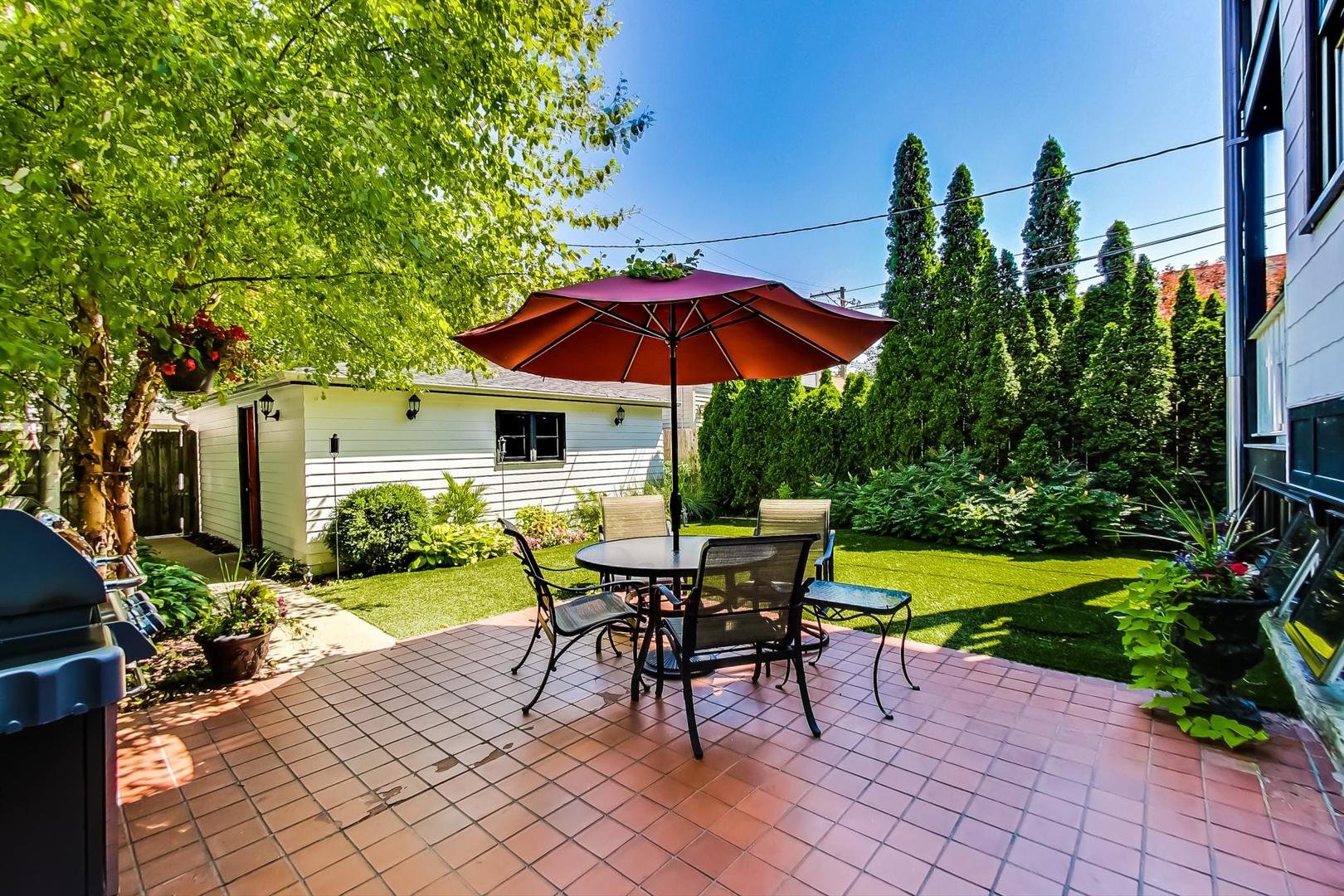 1934 West Grace Street Chicago, IL 60613 - Photo 26 of 34 a view of a patio with a table and chairs under an umbrella