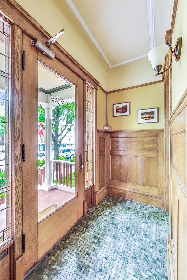 1934 West Grace Street Chicago, IL 60613 - Photo 4 of 34 a view of front door