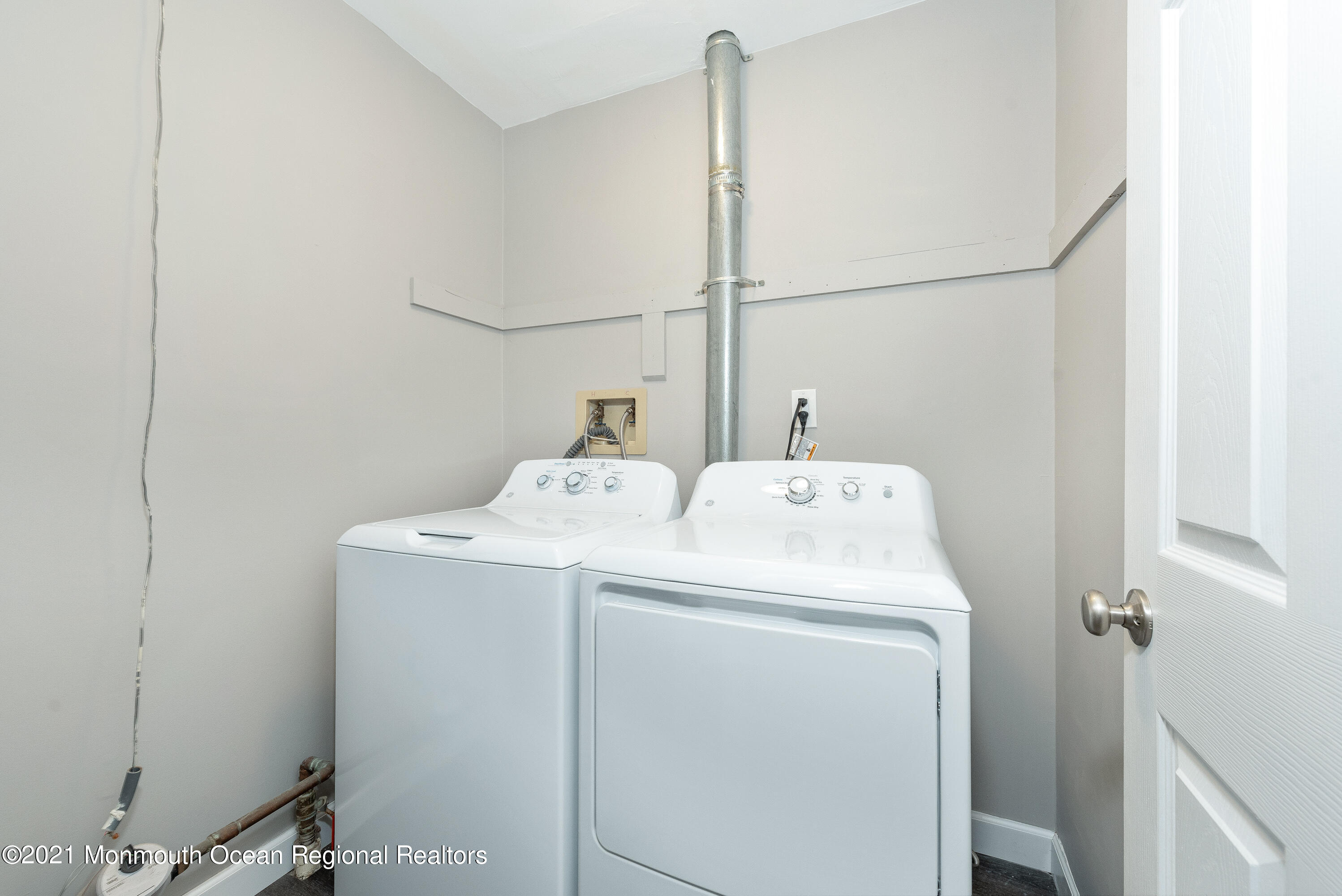 14 Stuart Drive, Unit 5 Freehold, NJ 07728 - Photo 11 of 26 DSC_0053