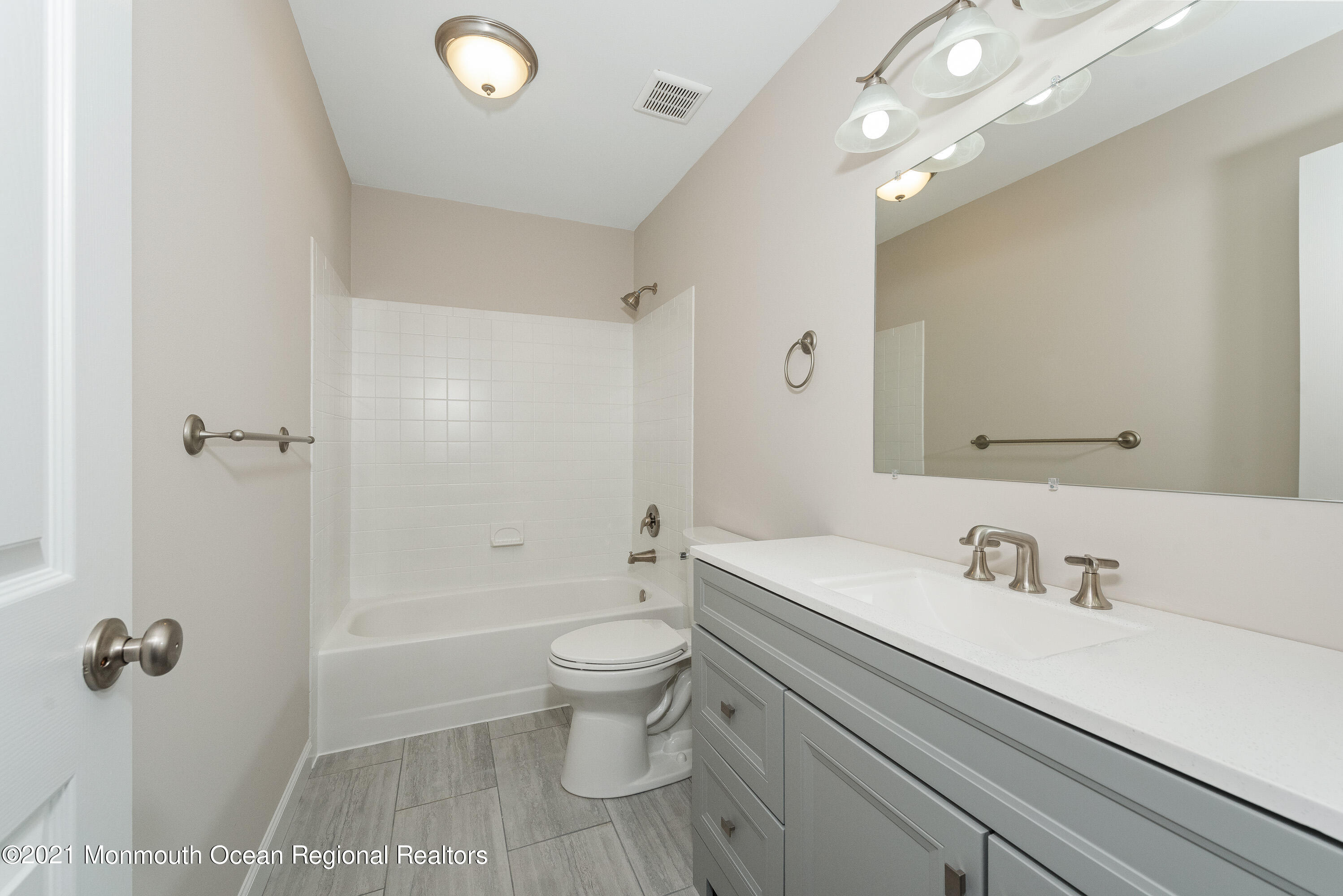 14 Stuart Drive, Unit 5 Freehold, NJ 07728 - Photo 17 of 26 DSC_0070