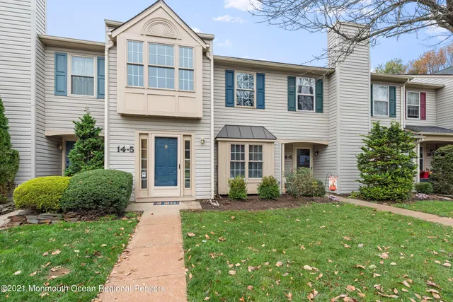 $3,200 | 14 Stuart Drive, Unit 5, Freehold, NJ 07728