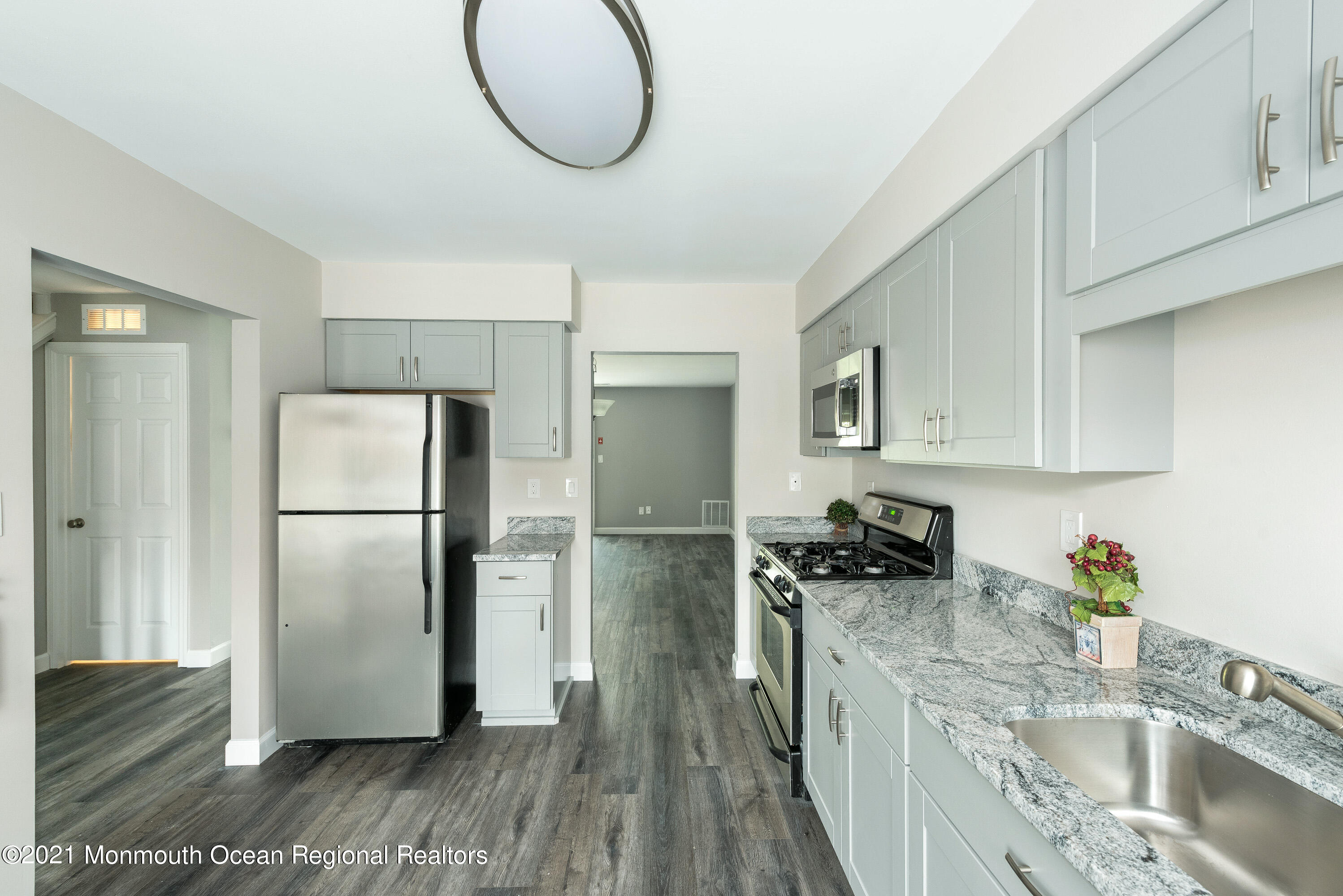 14 Stuart Drive, Unit 5 Freehold, NJ 07728 - Photo 5 of 26 DSC_0047