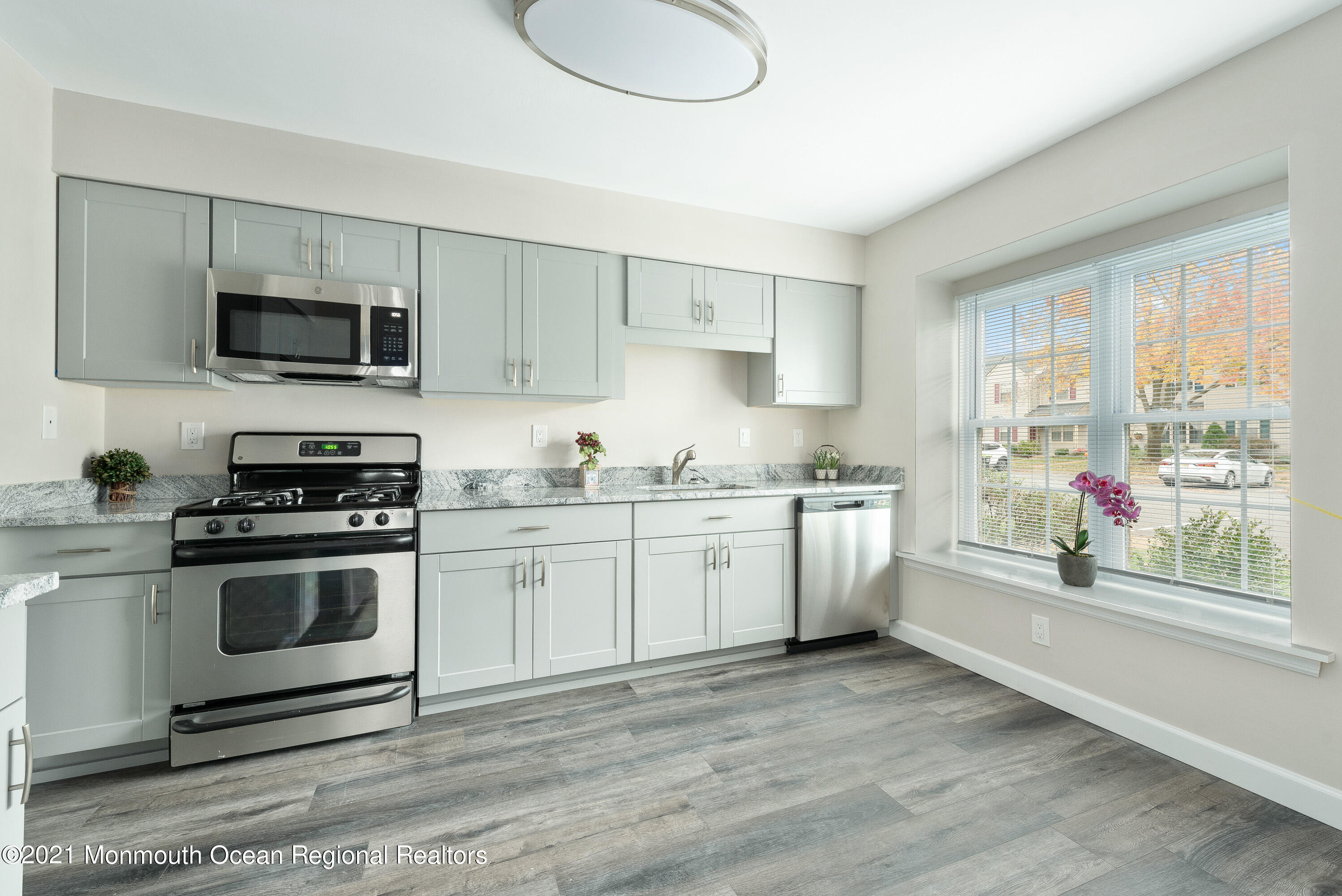 14 Stuart Drive, Unit 5 Freehold, NJ 07728 - Photo 7 of 26 DSC_0027